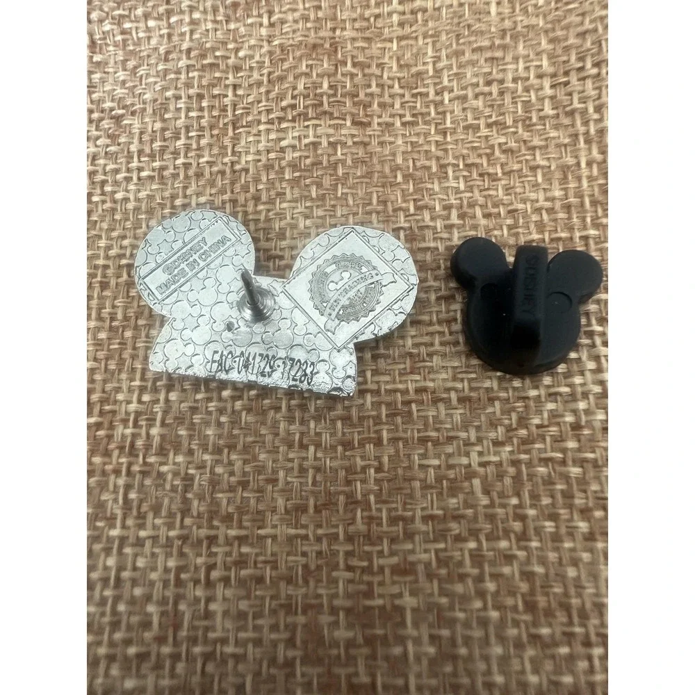 Disney Parks Mickey Mouse Icon Black Silhouette Head Enamel Trading Pin 2017‎